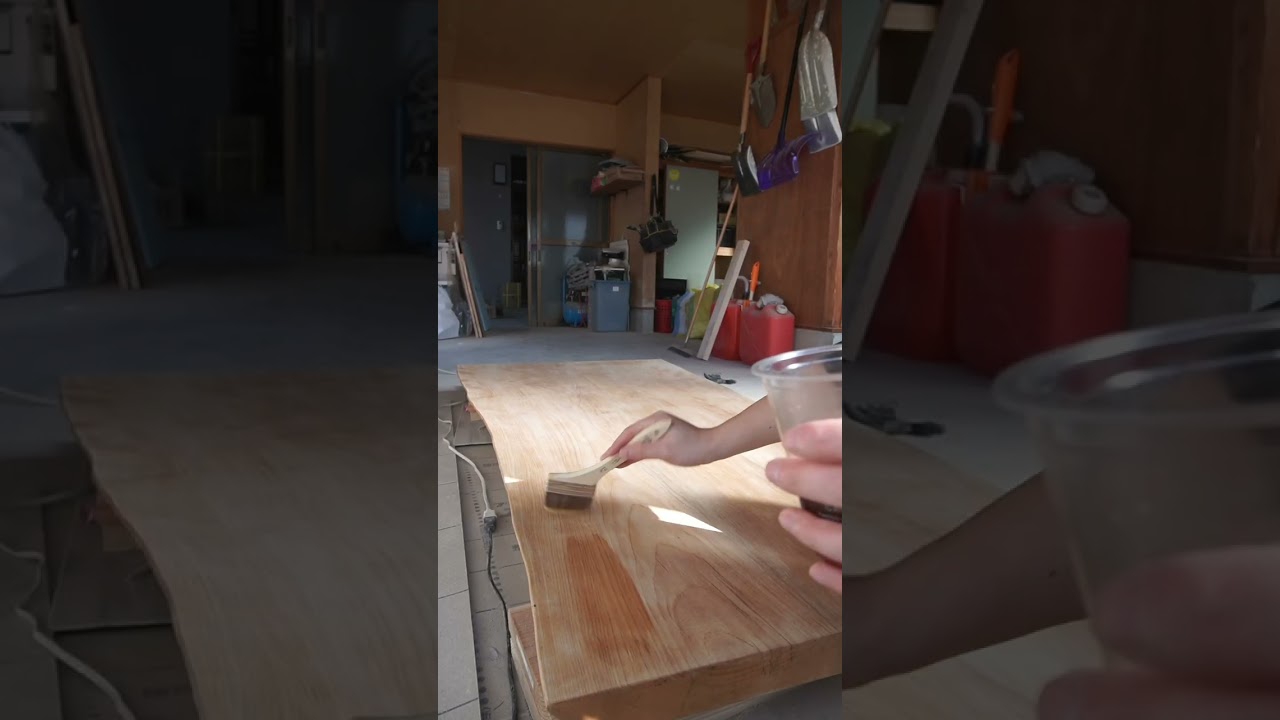 一枚板テーブルの塗装を剥がして、再塗装してみました。#shorts #diy #一枚板テーブル