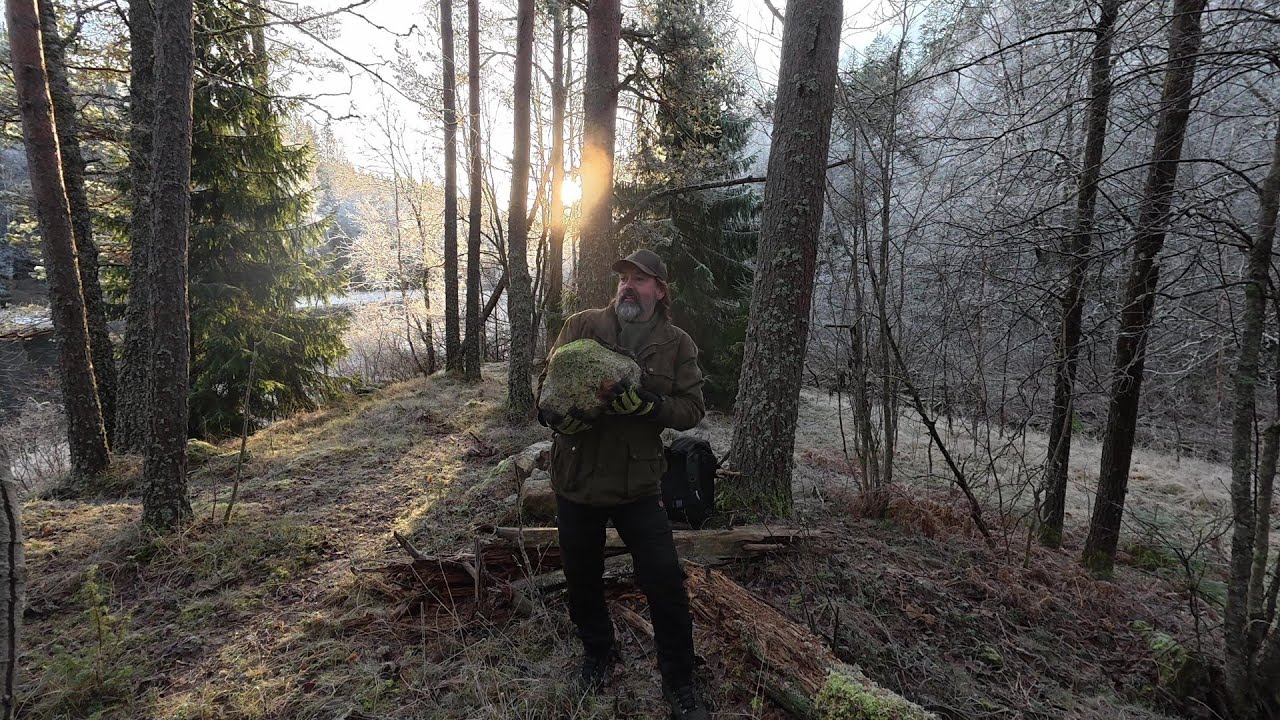 Mitt første leirbål på Myrer. Litt fuktig ved etter lang regntid gjorde det vanskelig, ikke umulig.