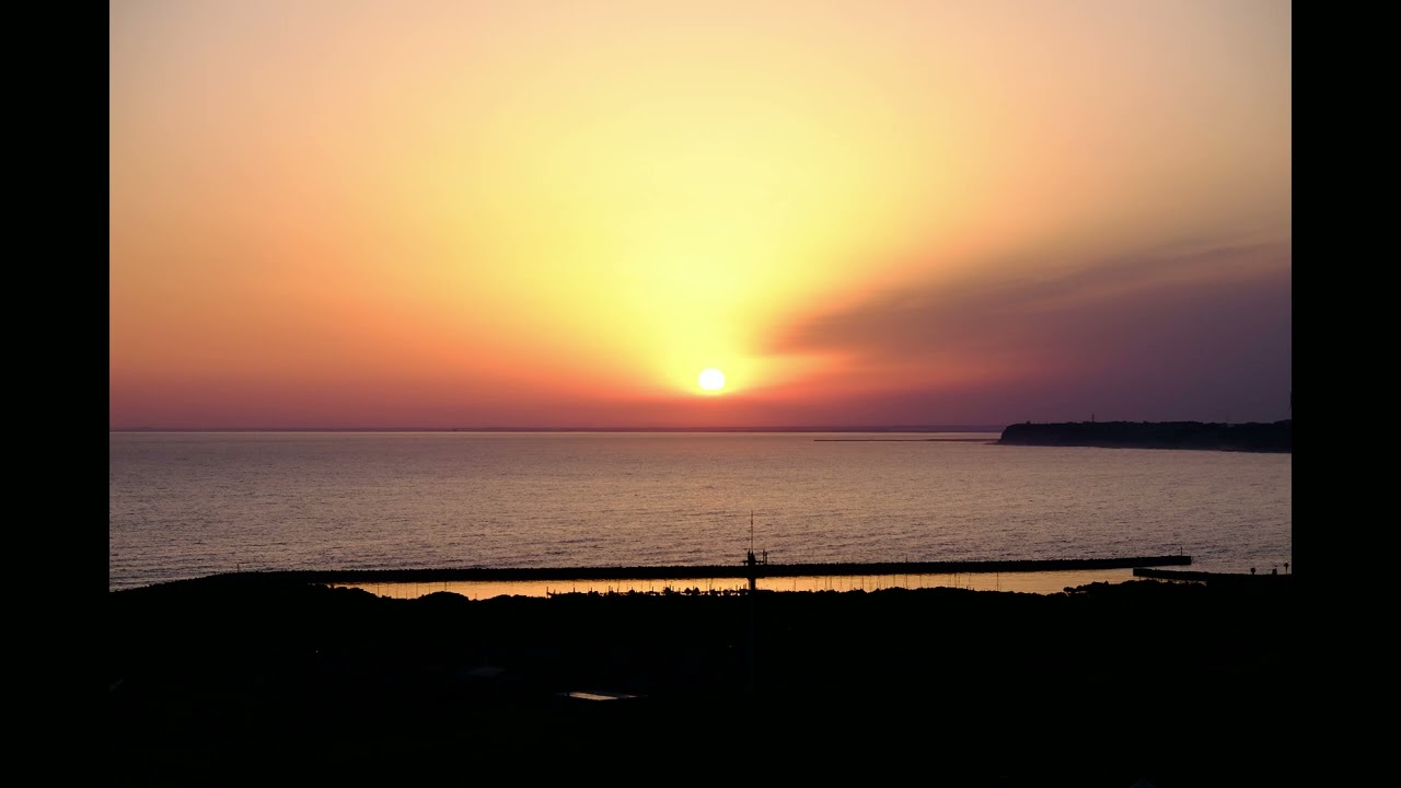 地球が丸く見える丘の夕日とお台場の夜景