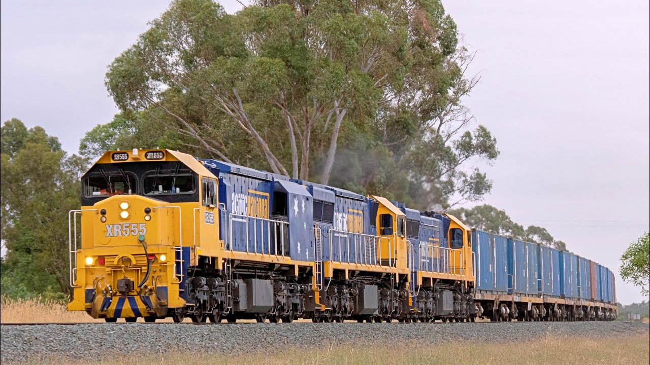 Triple XR Class Locomotives in the Goulburn Valley! (PN's 9306 up Tocumwal) | XR555, XR557, XR550