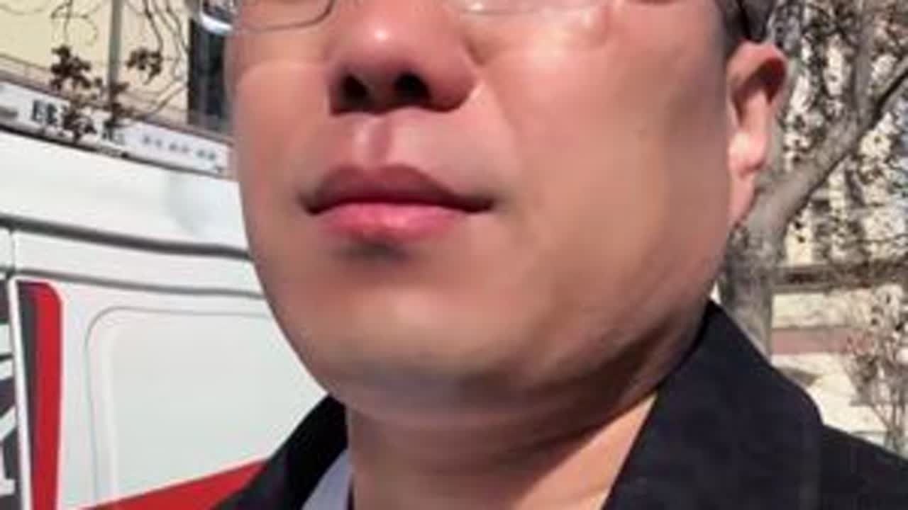 今年过年，不管你能拿出3000块钱，都别为难自己。有钱，就过得丰盛一点；没钱，就过得简单一点。一家人平平安安，健健康康地聚在一起，吃顿团圆饭，说说心里话，这才是过年最珍贵的意义。#饺子的vlog