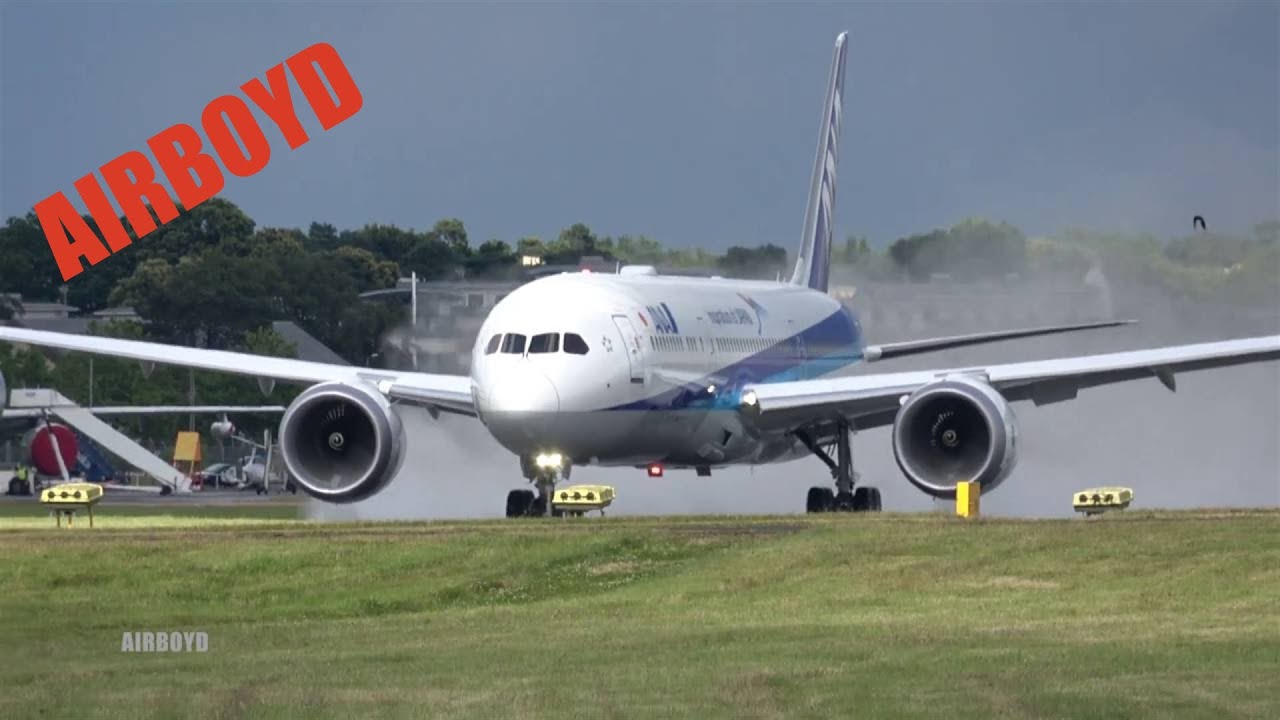 ANA Boeing 787 Flight Demonstration - Farnborough Airshow