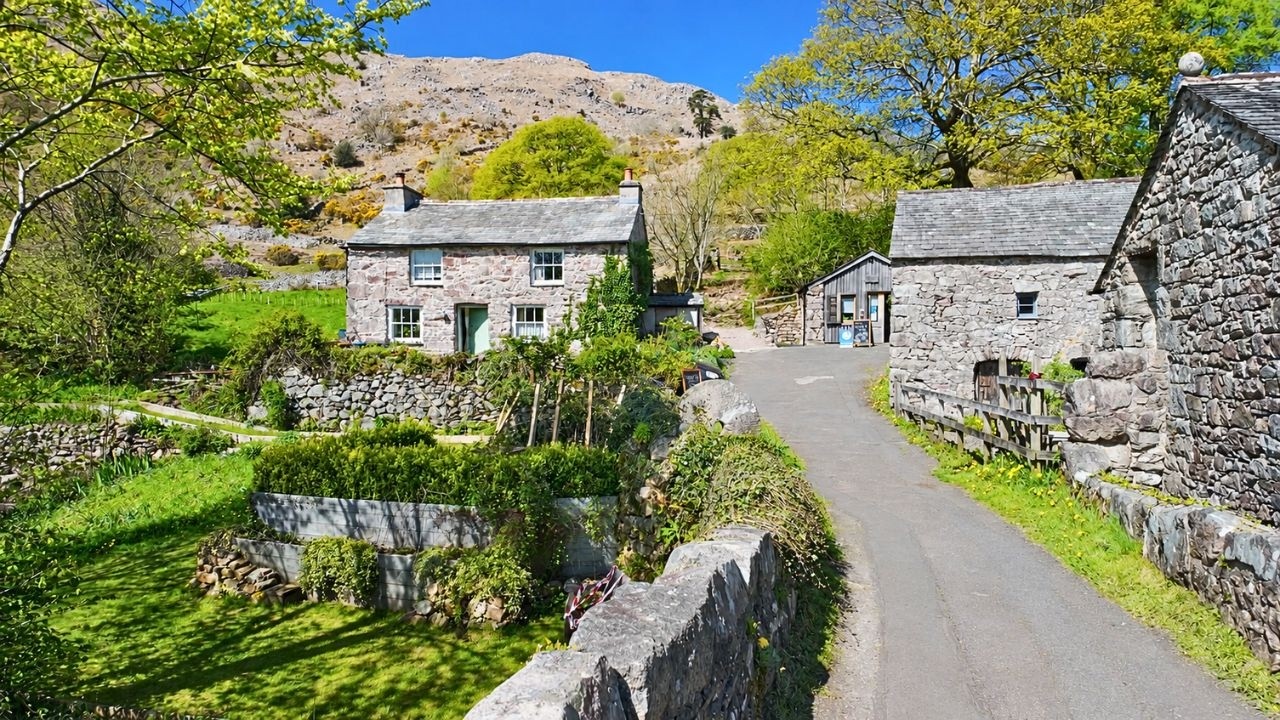 Eskdale Valley Walk | Lake District Fells, Woods & Rivers