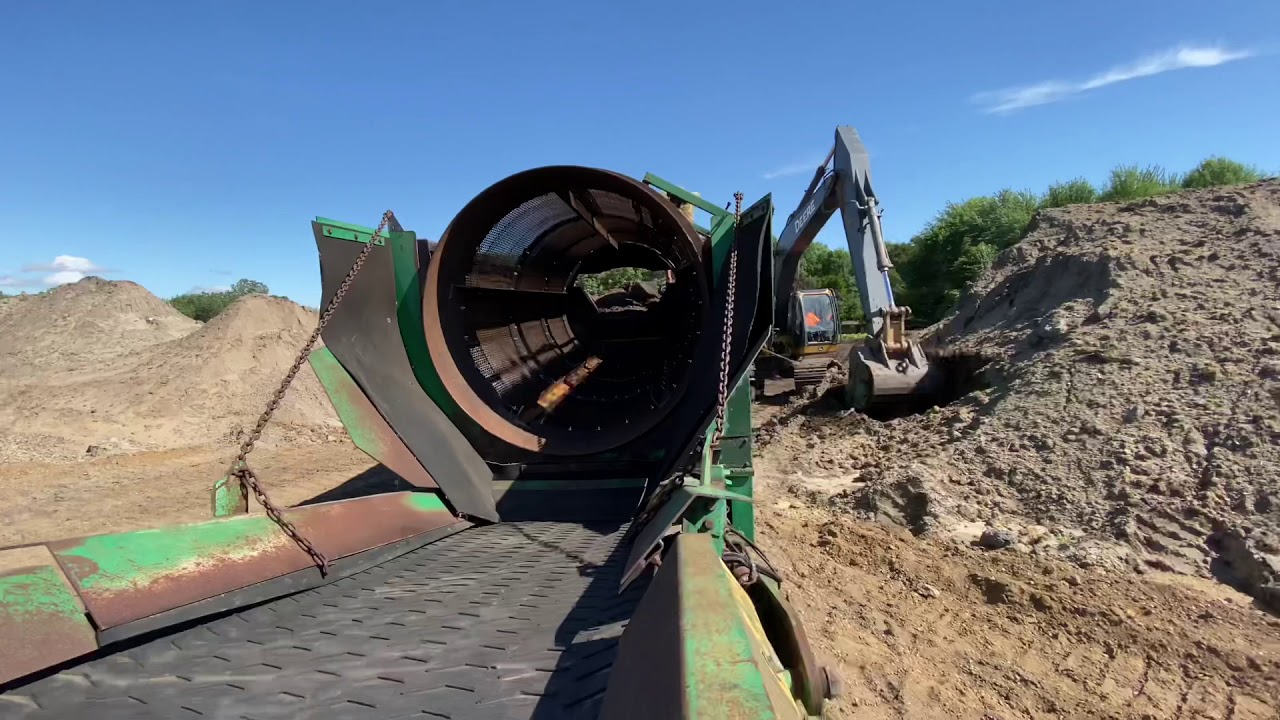 McCloskey TR516 Trommel screen