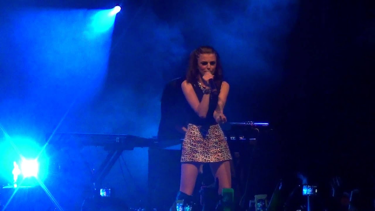 Dirty Love - Cher Lloyd (I Wish Tour)
