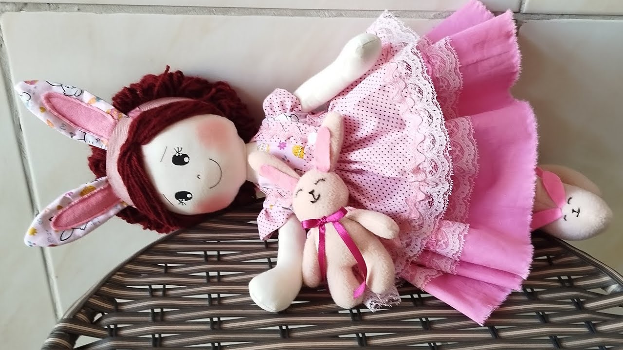 Boneca Vitória 4° parte vestido de páscoa, solopete e calçola 