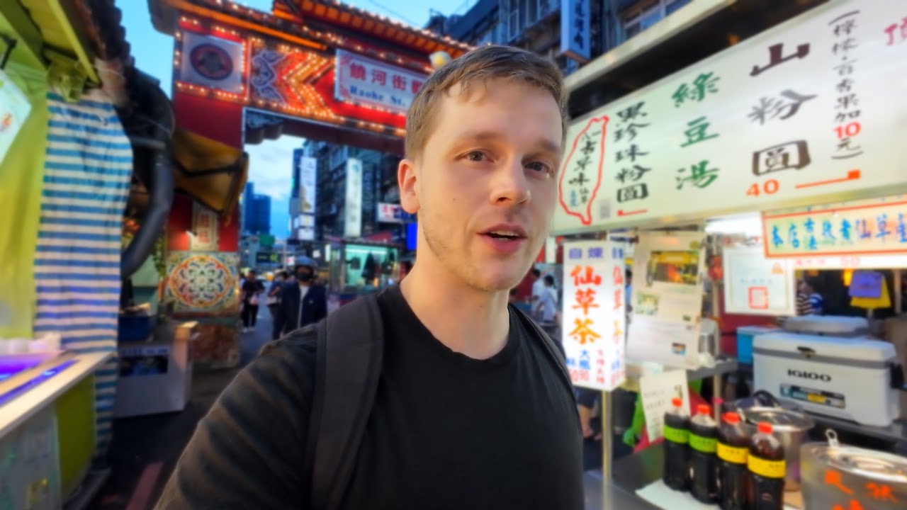 $2 Stinky Tofu at Raohe Night Market in Taiwan 🇹🇼
