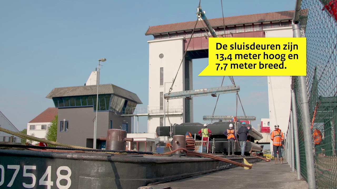 Puntdeuren nieuwe sluis Eefde geplaatst | Sluis Eefde