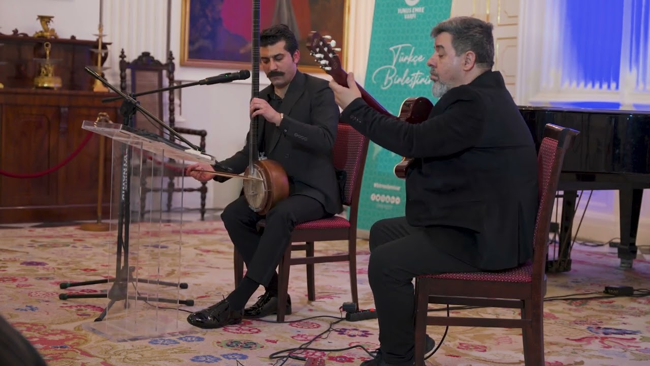 Varşova Wilan&oacute;w Sarayı Konserinden / Yaylı Tanbur: Hasan Kiriş & Gitar: Şeyhmus Fidan 