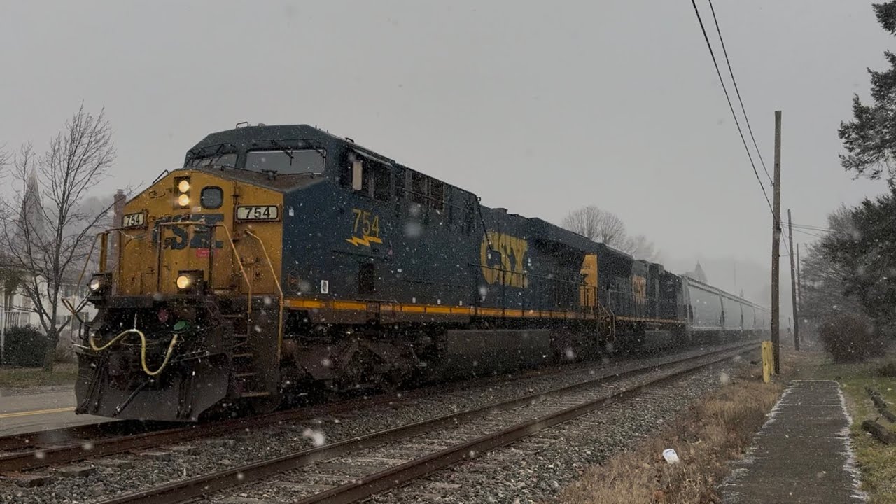 A busy weekend along the CSX Keystone Sub! MAC leaders & heritage units!!