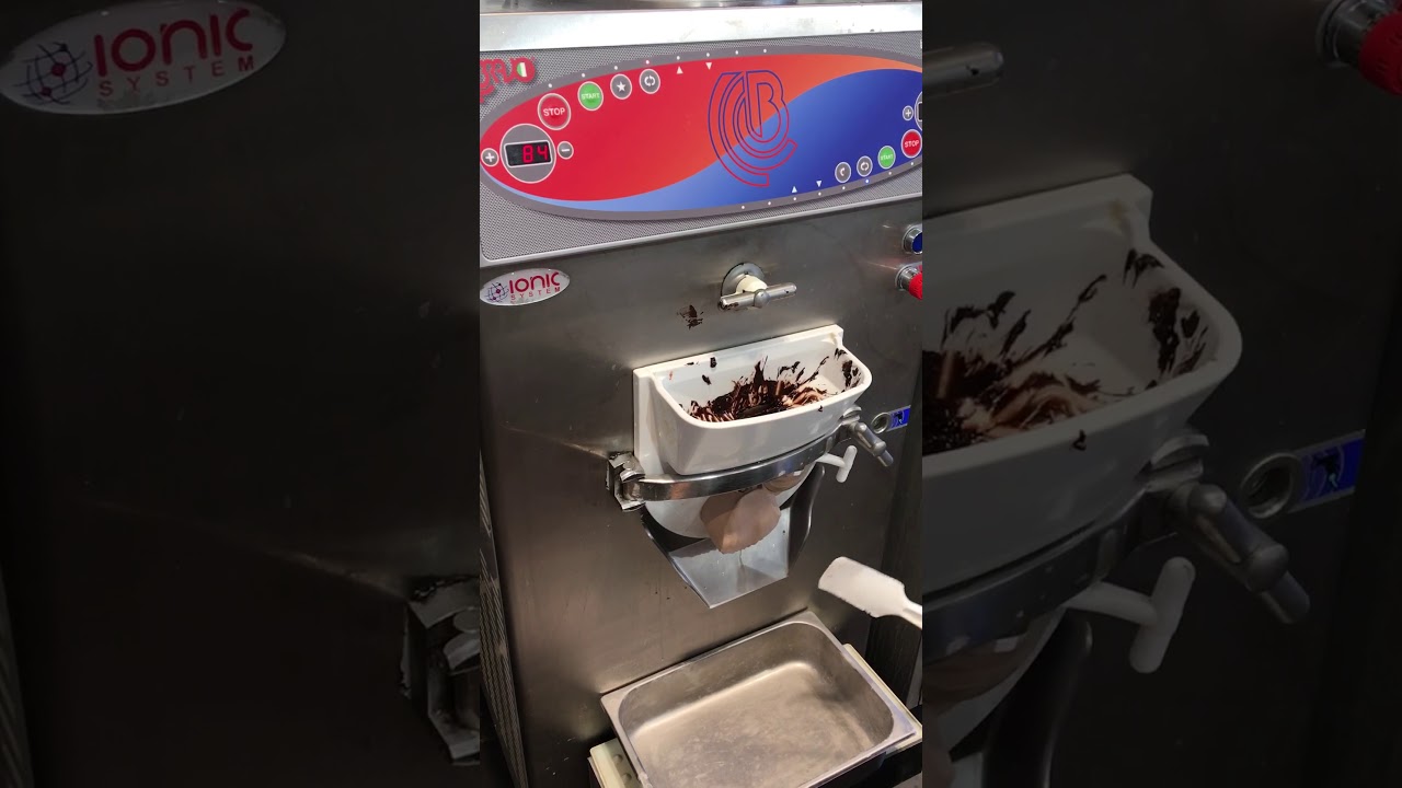 Homemade gelato ice cream ferrero rocher!!!(bravo s.p.a machine)