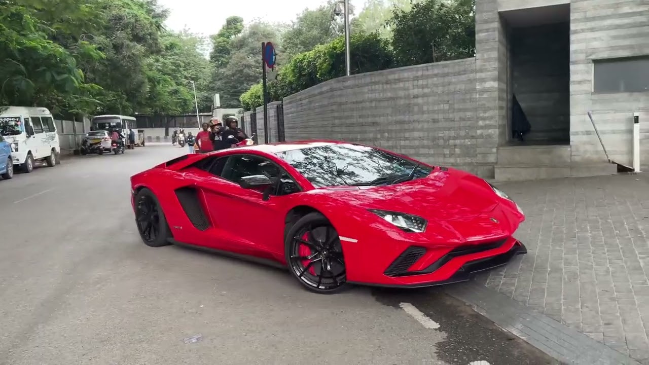 PEOPLE SURPRISED TO SEE LAMBO'SPARKED ON STREETS (INDIA) |CRAZYREACTIONS #luxury #lamborghini 