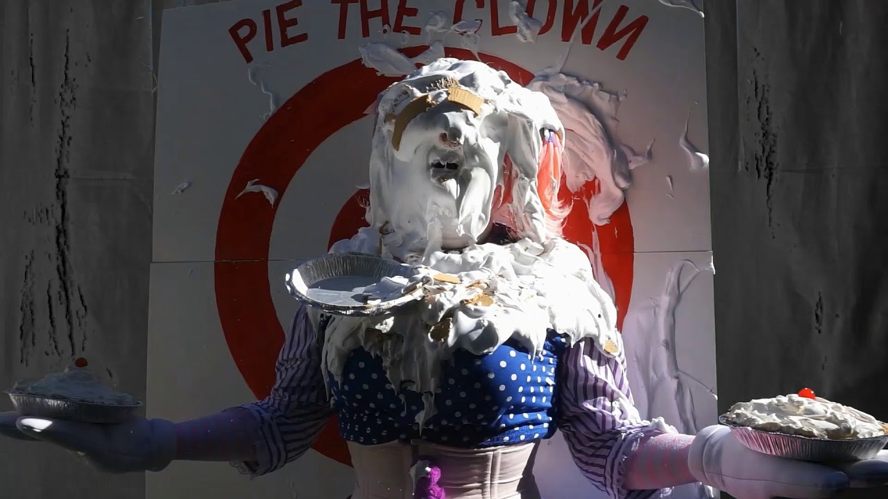 Ditzy's Third Shift in the Pie Booth