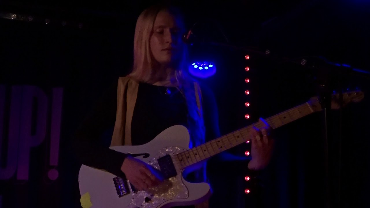 Billie Marten - Boxes - Live In Paris 2019
