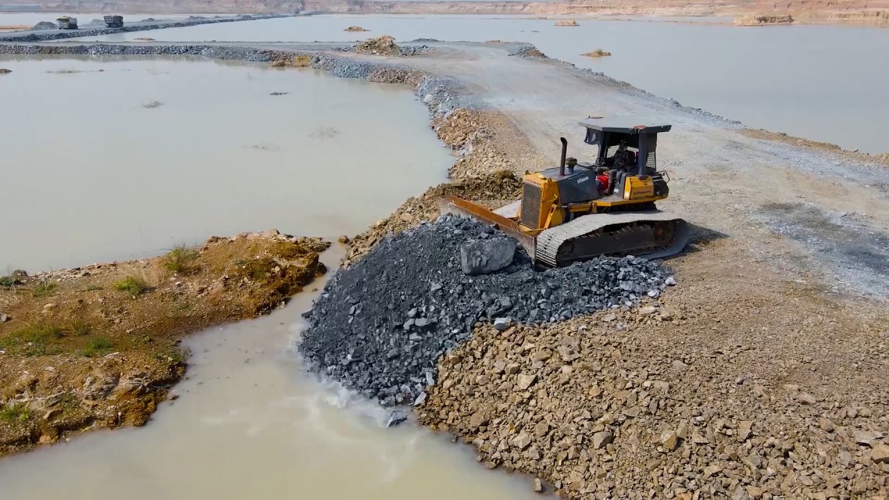 Great Techniques Build Road in Pit Use Skill Bulldozer Push Stone and Truck Unloading Stone Fill