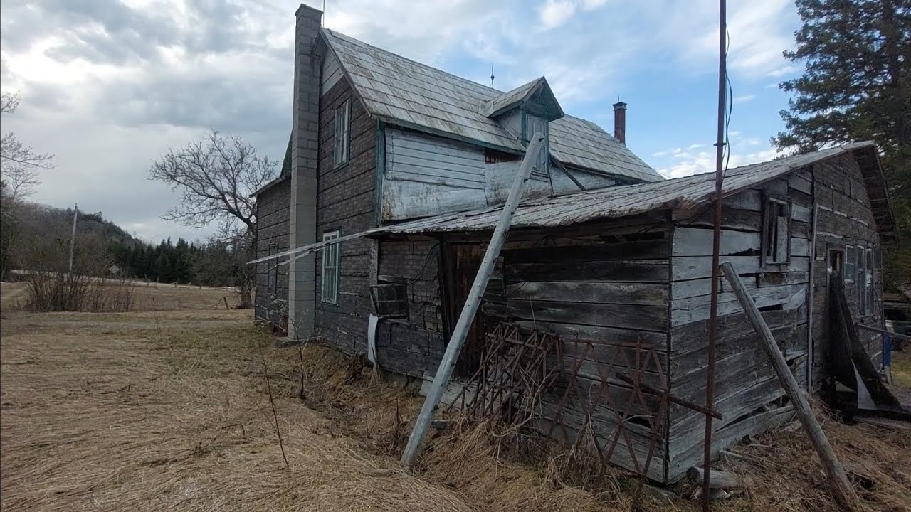 Exploring an old farm only to find an unexpected surprise!!!
