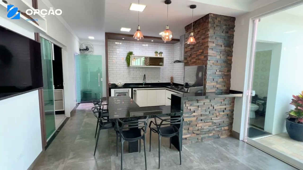 OPORTUNIDADE - Casa à venda em Maringá, Zona 05, com 3 suítes, com 297.25 m²