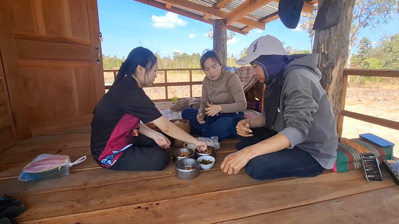 ตำหนากฮุ่งปี้งปลากินข้าวเที่ยงยูนานำกันเด้อจร้า#แม่น้องรุ่งบ้านนา #