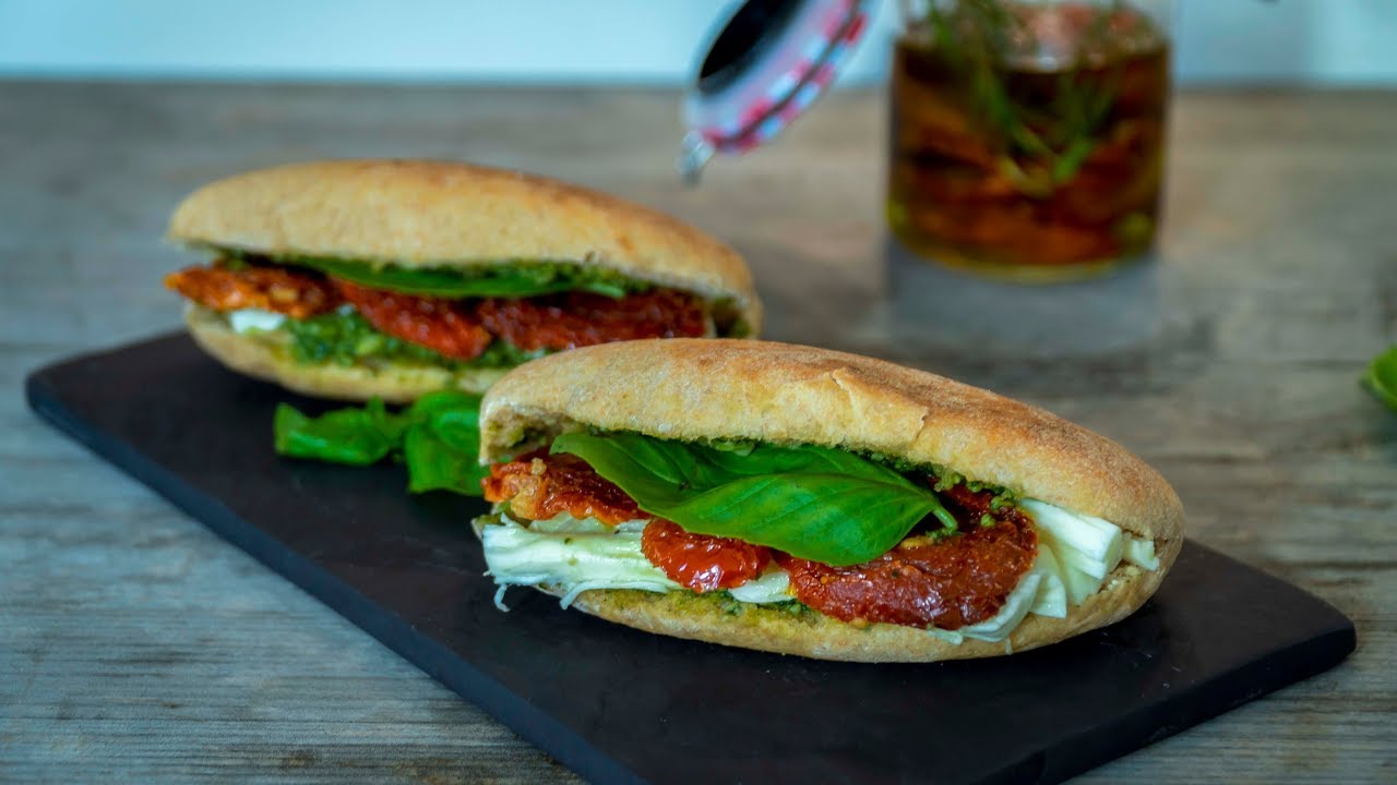 SAĞLIKLI DOYURUCU VE LEZZETLİ PESTO SOSLU SANDVİÇ - Nur'un Lezzet Gemisi (Kahvaltılık Tarifler)