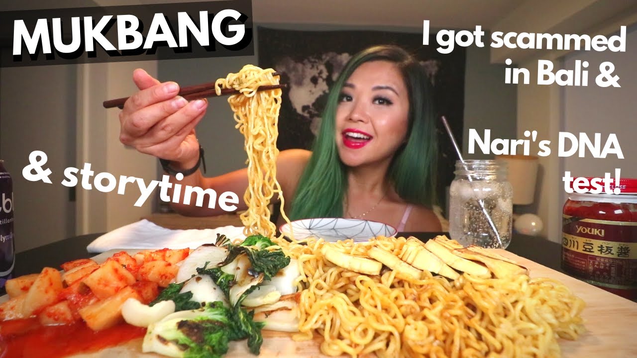 EATING INDOMIE MI GORENG AS A VEGAN! / Munching Mondays Ep.72