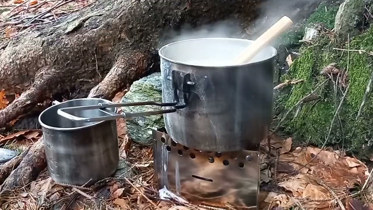 pranzo nel bosco con fornello ad alcool.
