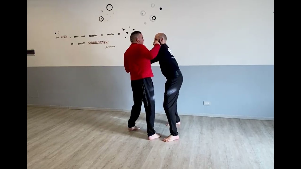 Come uso i gomiti a contatto (Chi Sao/Niam Chiu) nel Wing Chun? Ecco la risposta Hek Kî Bûn 