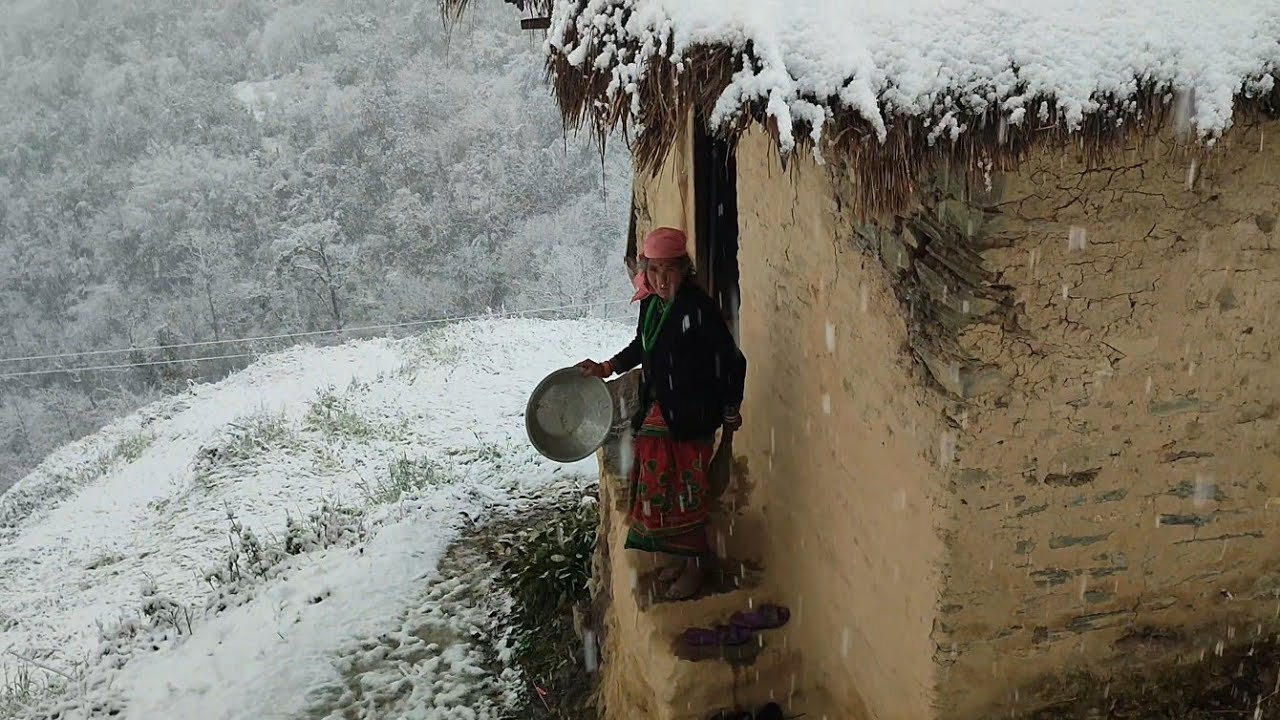 Most beautiful himalayan village life | Heavy snow fall day in himalayan village |