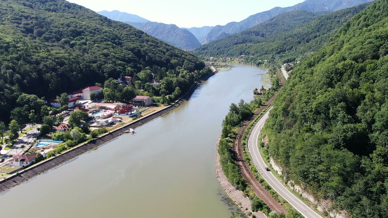 Freestyle peste raul Olt. DJI Mavic 2 Zoom.