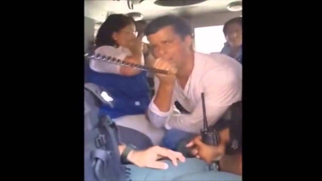 Leopoldo López se entrega en medio de multitudinaria concentración