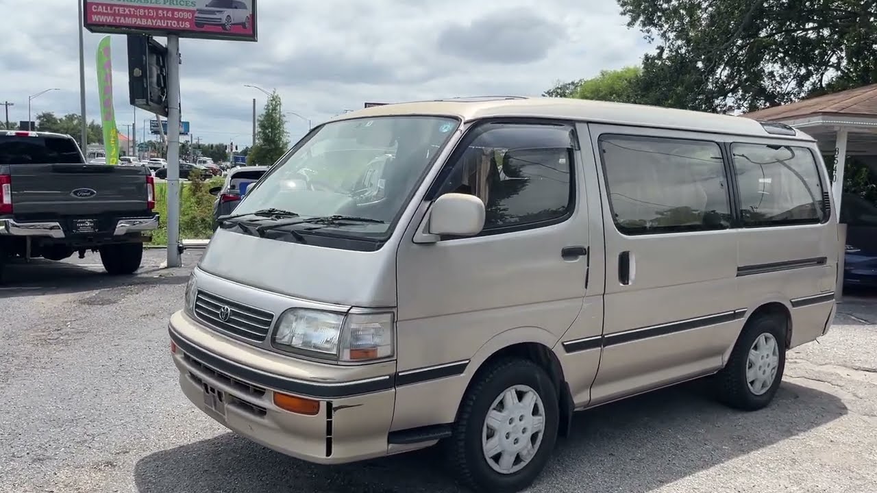 1996 Toyota HiAce VIN 025134: EXTERIOR