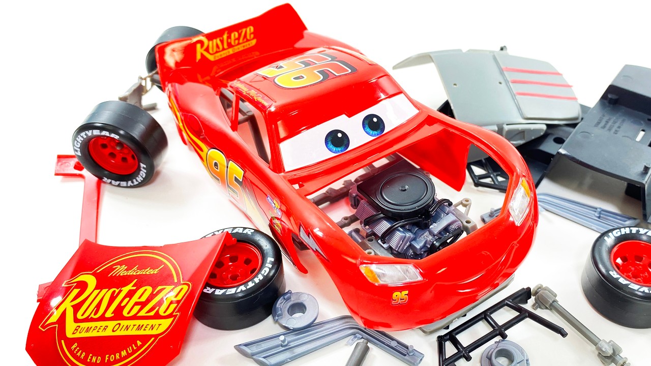 Disney Cars Lightning McQueen 1:24 Scale Model Kit Unboxing & Build