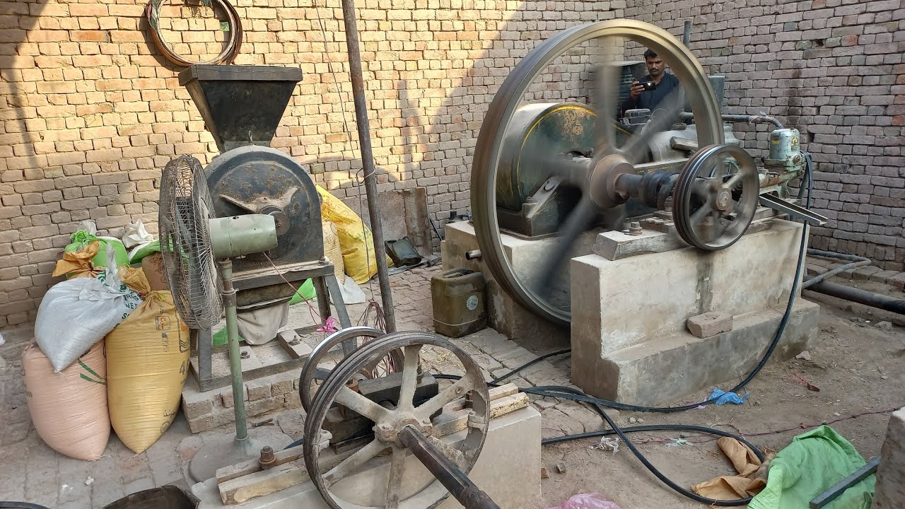 Start up Old Black Desi 22 Horse Power Diesel Engine || Ruston Hornsby Engine || پرانا کالا انجن