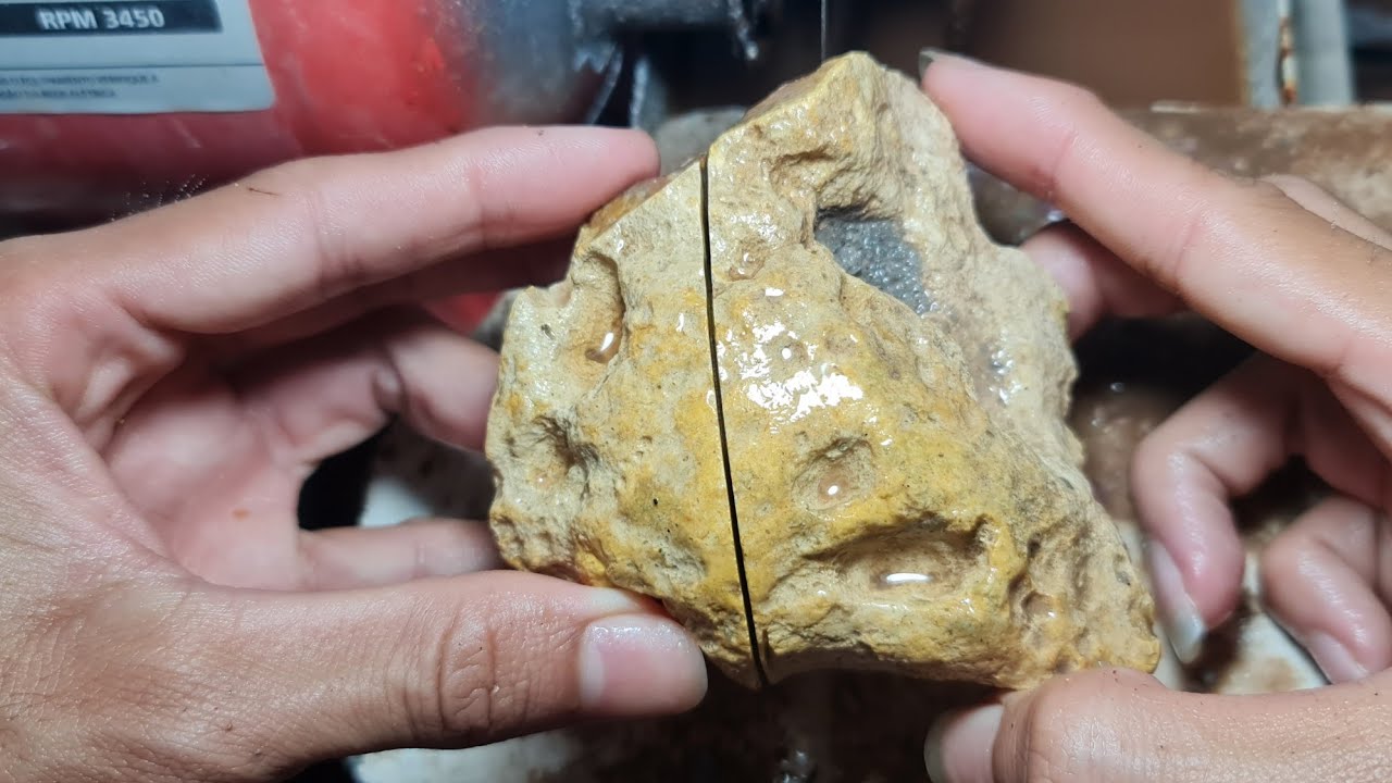 SERRANDO PEDRAS COLORIDAS veja oque tinha dentro - INCRÍVEL!!!!
