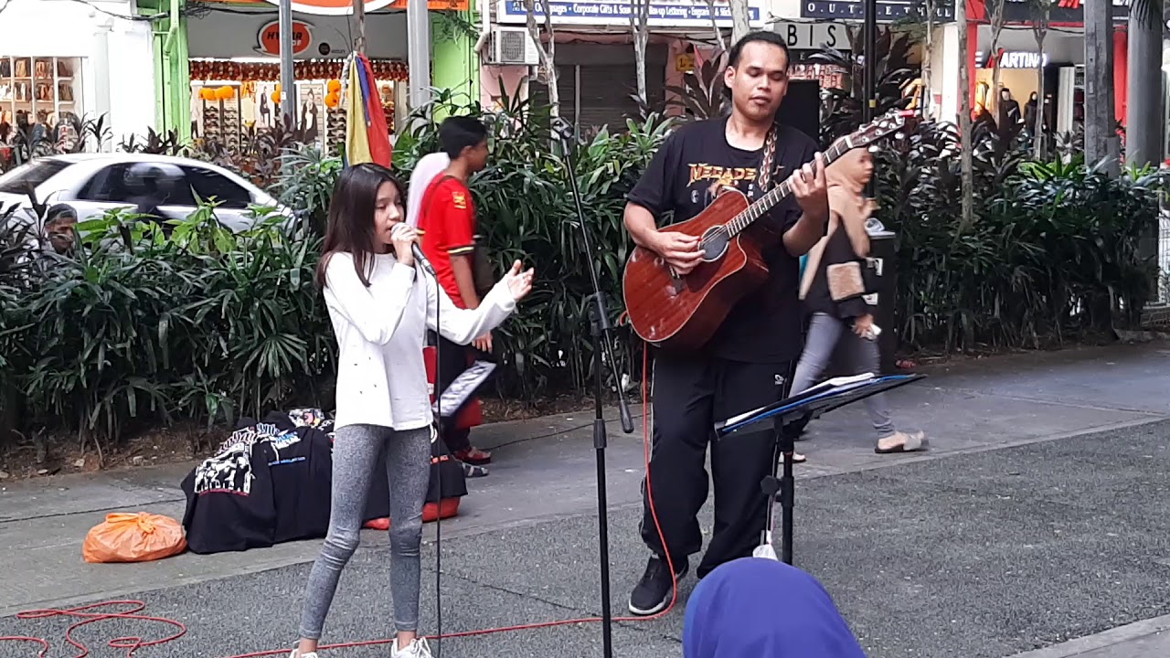 Lagu Setitis Cahaya Di Aidilfitri.kali Pertama cuba bawak lagu ini ternyata kawalan vokalnya mantap