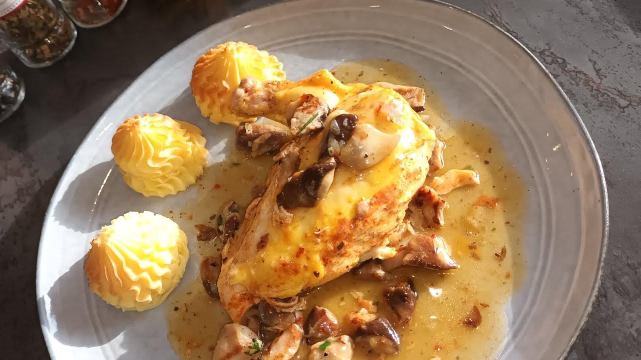 Suprême de Pintade / Grenadin de veau aux cèpes, pommes duchesses