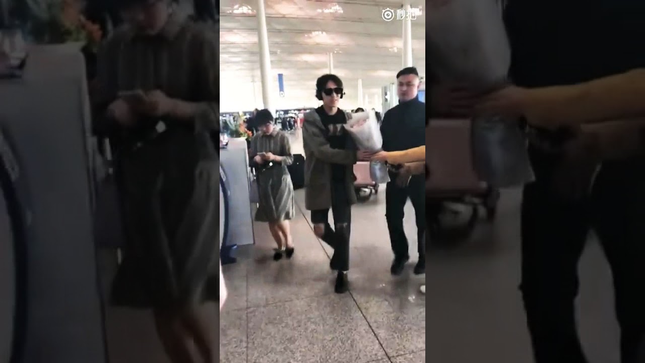 迪玛希Dimash，20180418 Dimash at Beijing Airport (flying from Beijing to Changsha)