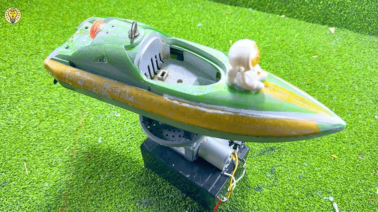 Mini Plastic Boat DIY – Dual Motor Battery Boat Is Crazy Fast!