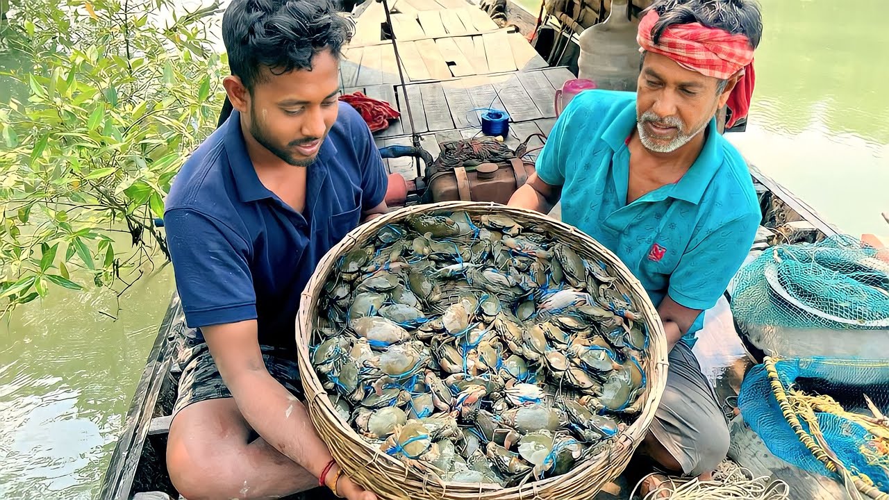 আজ দুই-বাপ বেটা পাল্লাপাল্লি দিয়ে কাঁকড়া ধরলাম!!!@WILDLIFEOFSUNDARBAN
