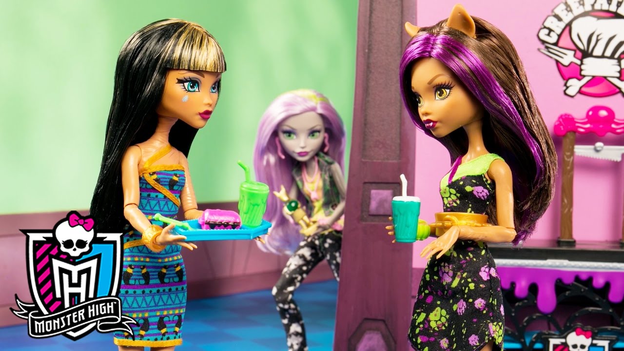 Locker Looter at Monster High! | Fangtastic Fall Series | Monster High