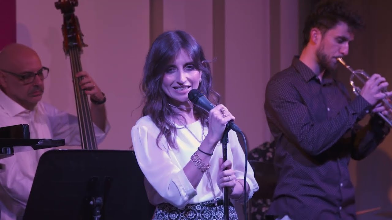 Chiara Izzi sings 