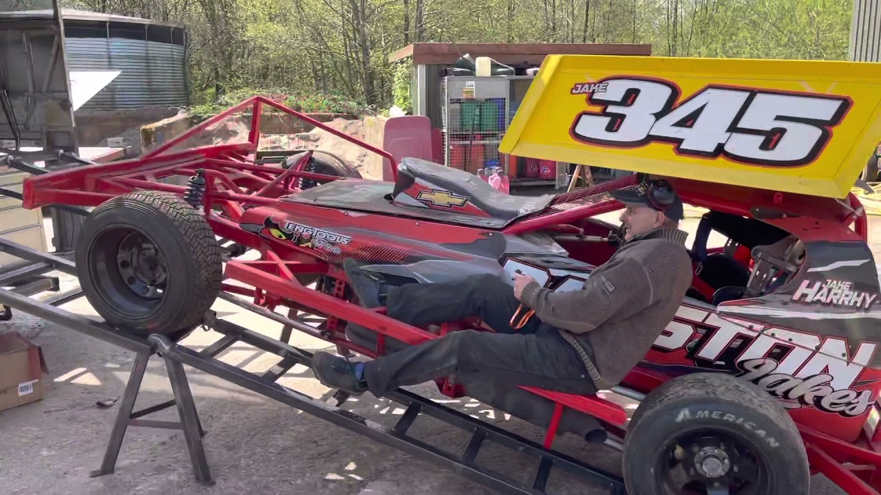 Turning a coach into a race truck in 5 weeks.