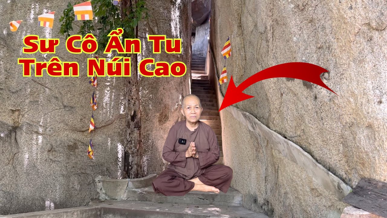 Vị Sư Cô Ẩn Tu Trong Hang Đá Trên Núi Cao, Cách Biệt Với Thế Giới Bên Ngoài