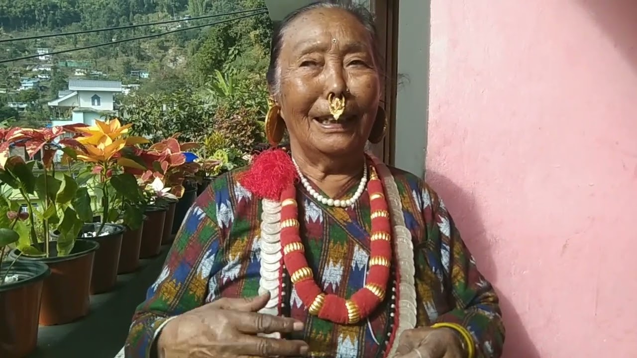 Aama ko aaja suting thiyo