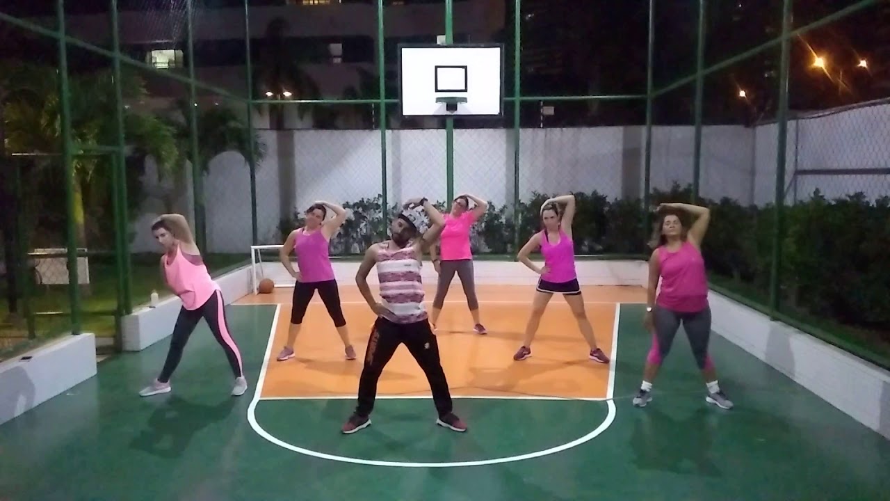 ALONGAMENTO E RELAXAMENTO ZUMBA® . MÚSICA MEDO BOBO.