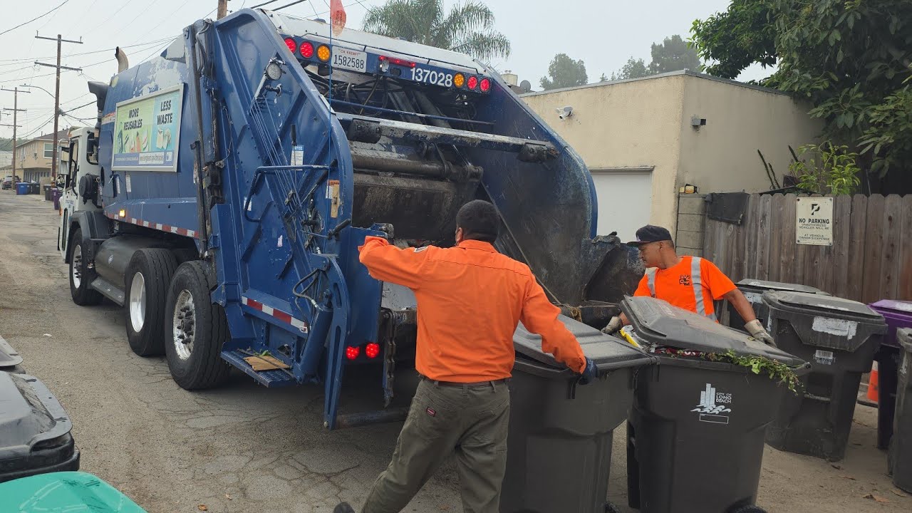 City of Long Beach: Fast CCC New Way Rear Loader Garbage Truck Packing Through Apartment Garbage!!!
