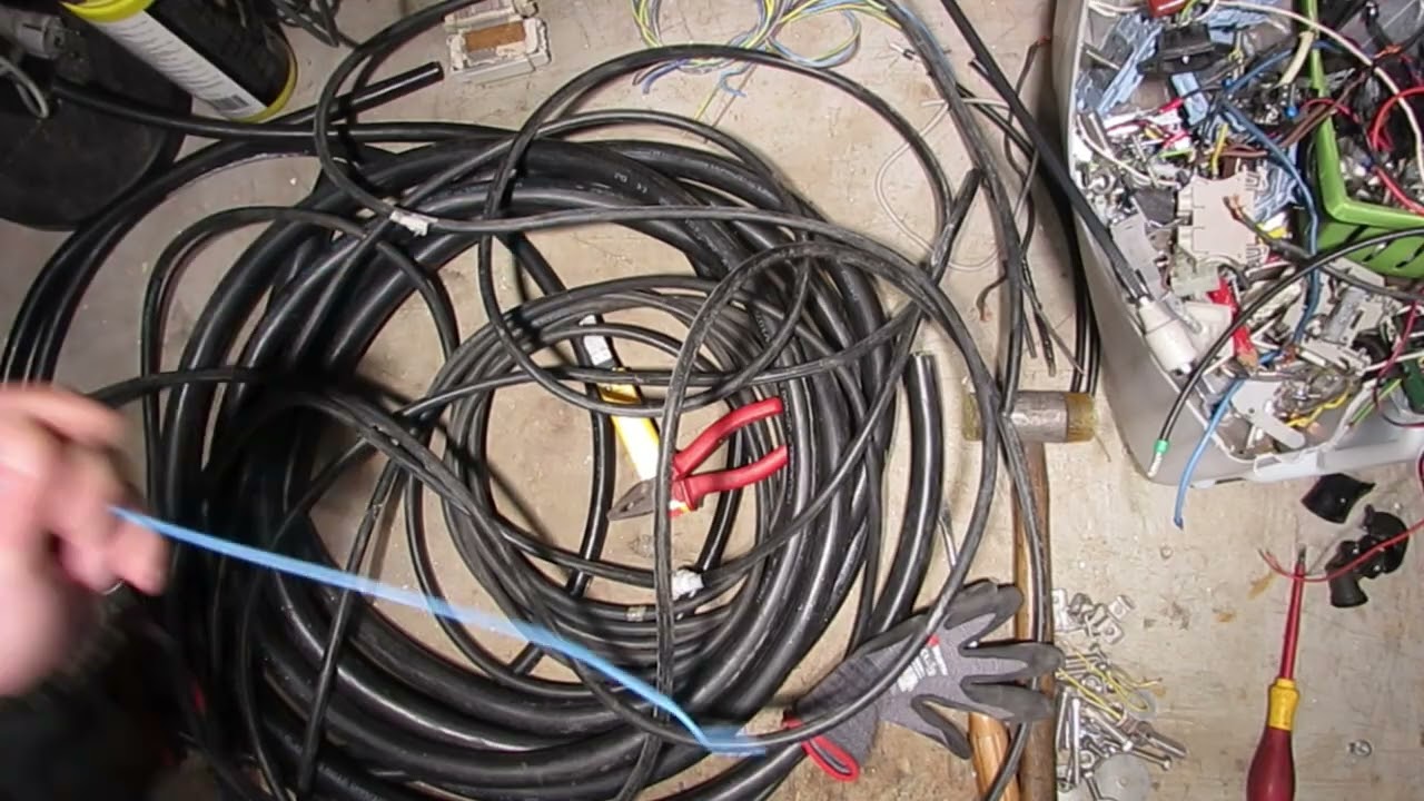 Na warsztacie elektryka FABI czeka na kable 2