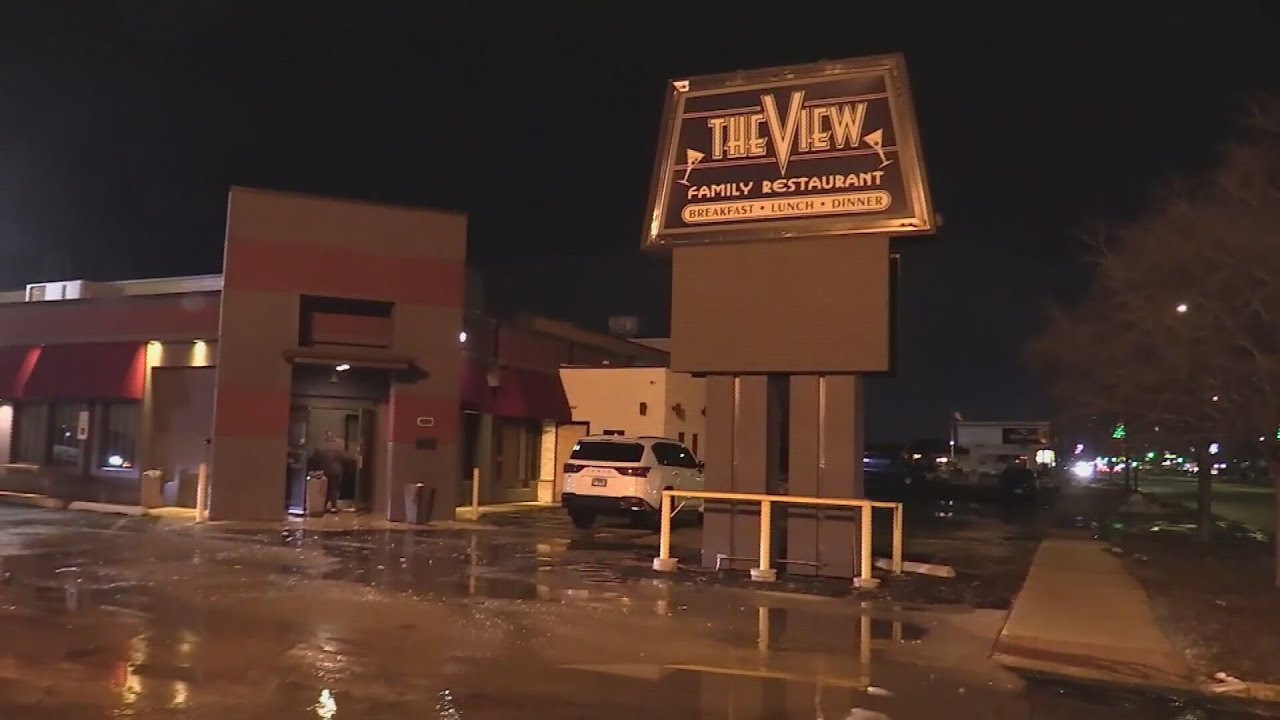 Bridgeview restaurant shuttered again after pipe bursts overnight, flooding the inside