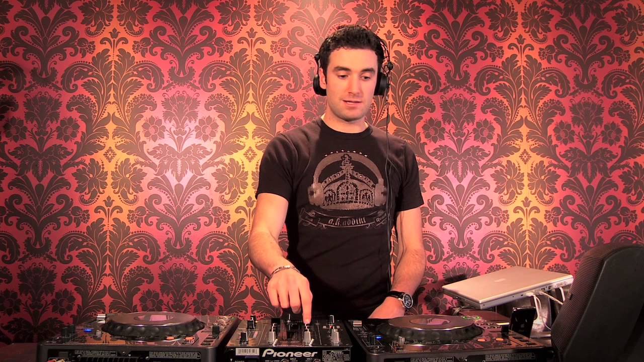 How To DJ - DJ Lessons To Help You Learn How To DJ!