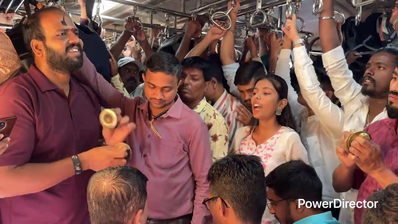 गायिका: ईशा रामुगडे गवळण :दही घ्या कोणी आणि दूध घ्या कोणी दही माझं लोण्याच गाडीची वेळ सकाळी८:०८विरार