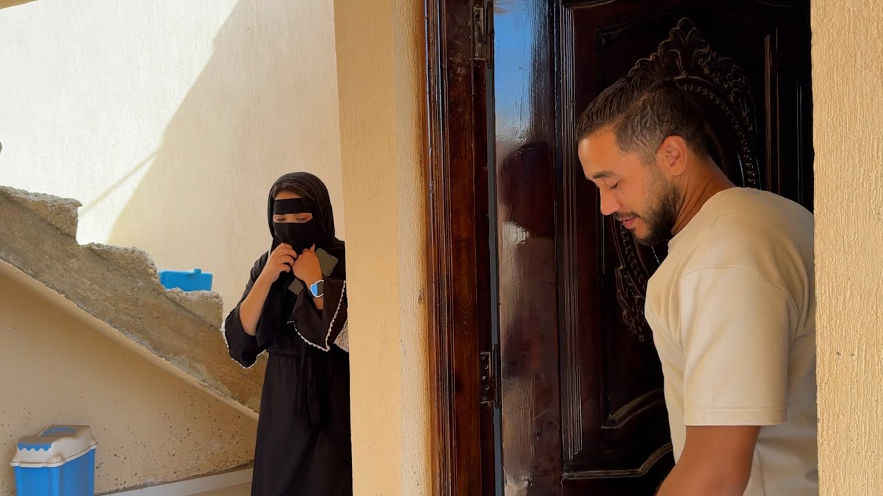 شاف جارته المنقبه 1شوف عمل فيها اى